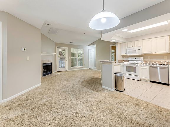 4th image of 380 Marshland Rd APT B21