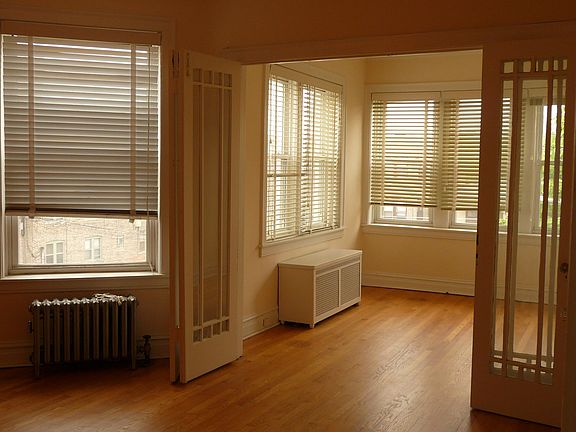 4th image of 4322 N Mozart St Fl 3