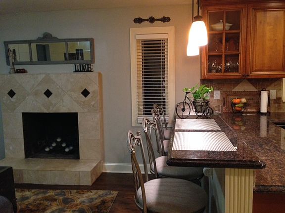 Fireplace & Breakfast Bar