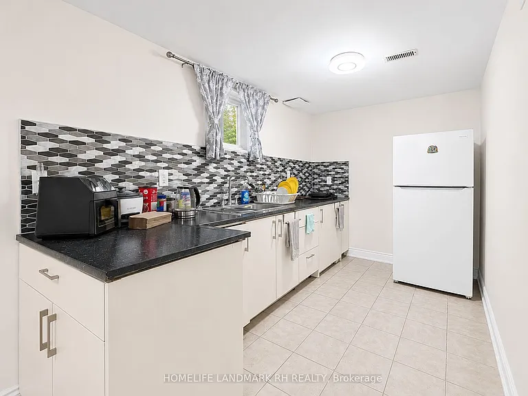 67 Morgan Ave #B — Photo 7