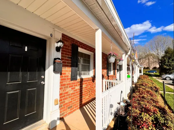 1215 Green Oaks Ln APT G, Charlotte, NC 28205