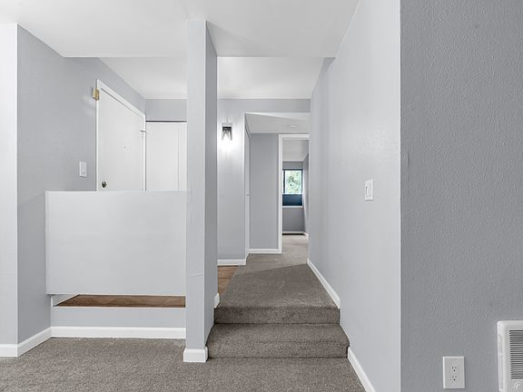 4th image of 4629 W Lake Sammamish Pkwy SE APT H201