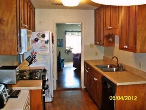 4th image of 819 Texas Oak St