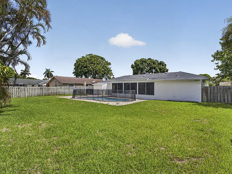 11760 Inverness Cir — Photo 23