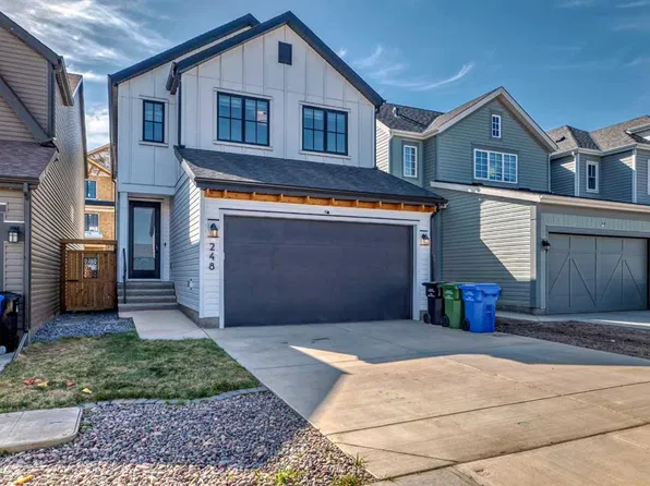 248 E Lavender Mnr SE, Calgary, AB T3S 0G7