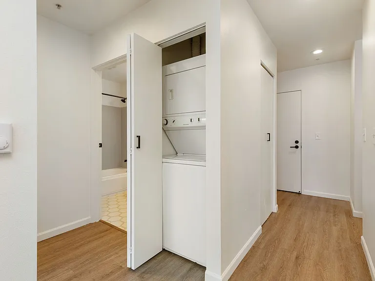 Remi Apartments — Photo 28