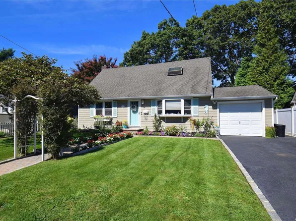 22 Lenox Street, Lindenhurst, NY 11757