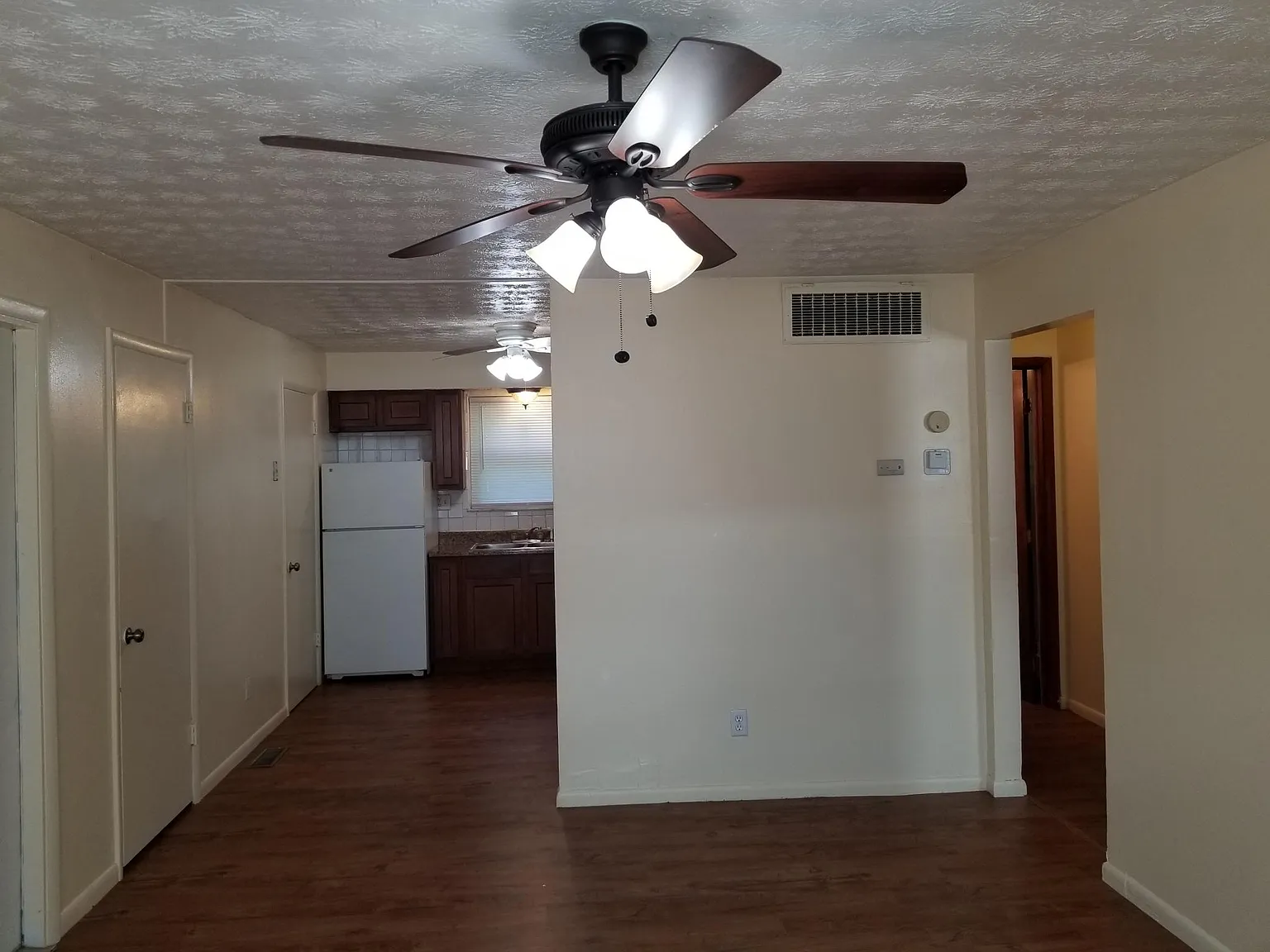 2 bed, 176 sqft, $1,100 — Photo 3