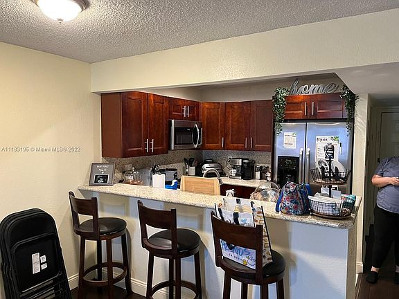 5th image of 1555 W 44th Pl APT 253B