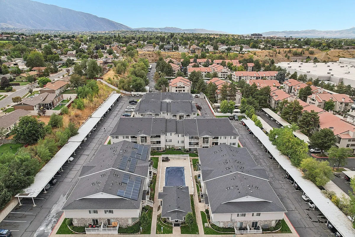 Nestled in the heart of Cottonwood Hieghts - Boulder Hollow