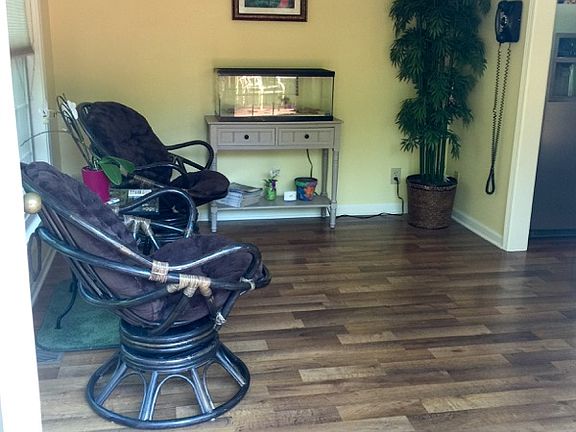 3rd image of 525 Bur Oak Ct W