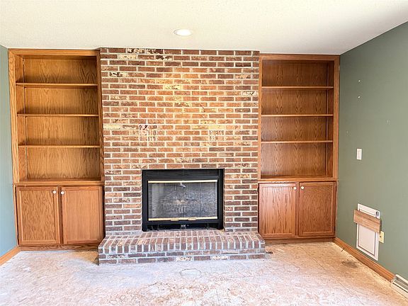 5th image of 2143 Foxwood Dr