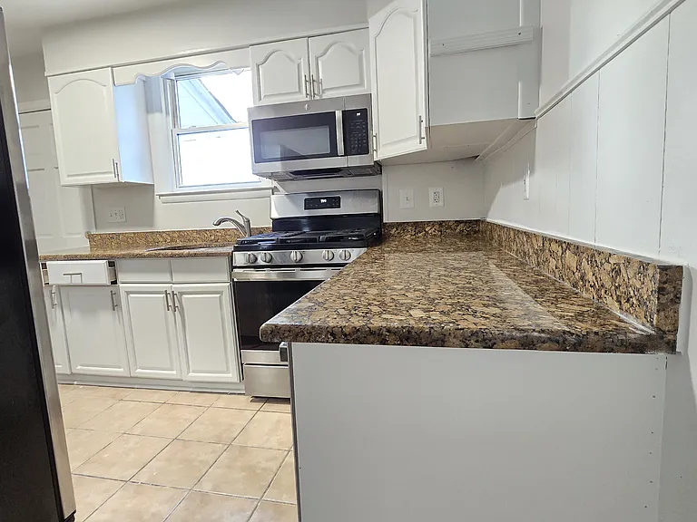 2515 Creighton Ave — Photo 7