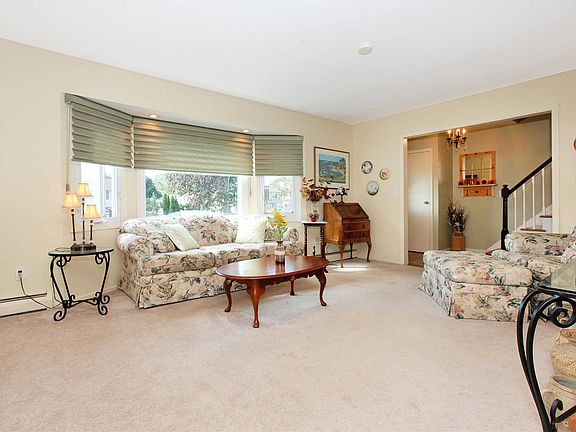 3rd image of 9 Torlen Ct