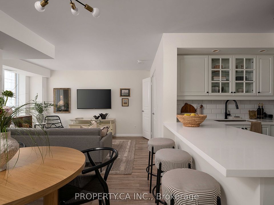 1st image of 140 Simcoe St #919