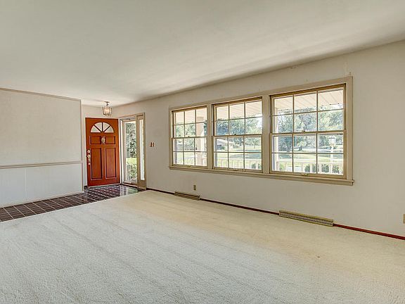 2nd image of W141N6865 Oakwood Dr