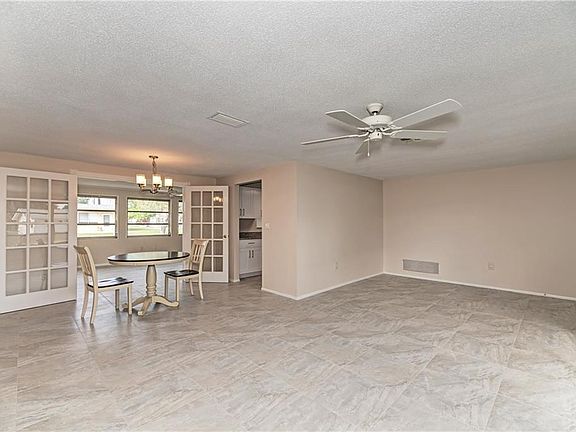 3rd image of 1412 E Gate Dr
