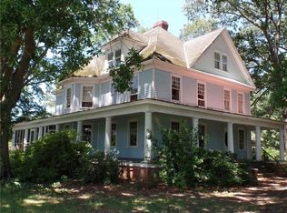 6138 E River Rd, Mobjack, VA 23056