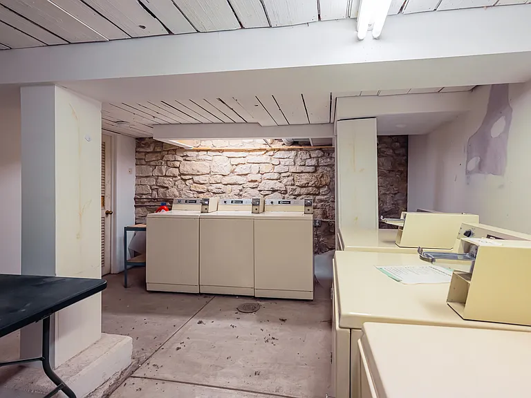 Barr Terrace Apartments — Photo 10