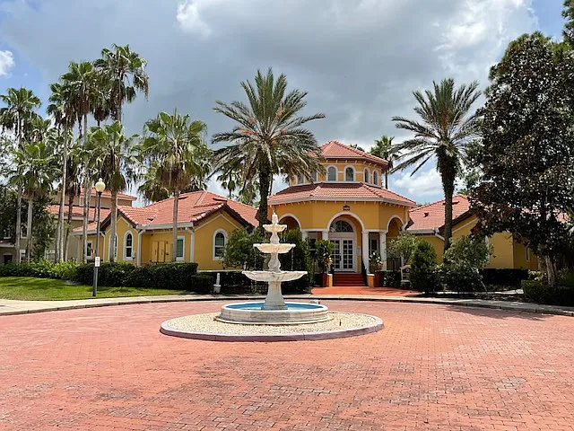 3 bed, 1359 sqft, $1,900 — Photo 4