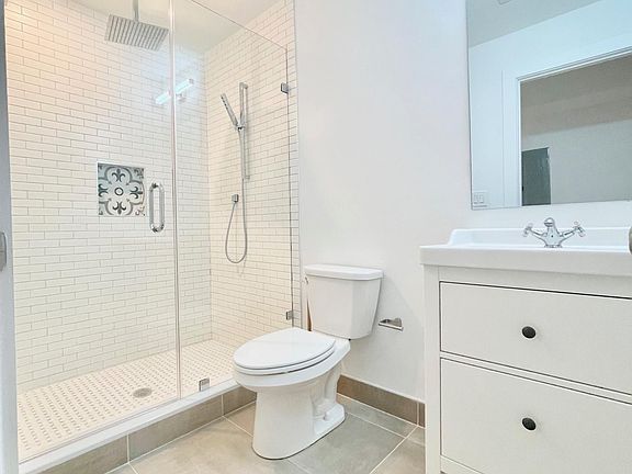 4th image of 29 W Wildey St #1AA