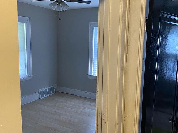 4th image of 3820 E 142nd St #1