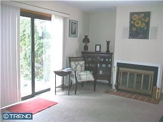 3rd image of 119 Center Ct