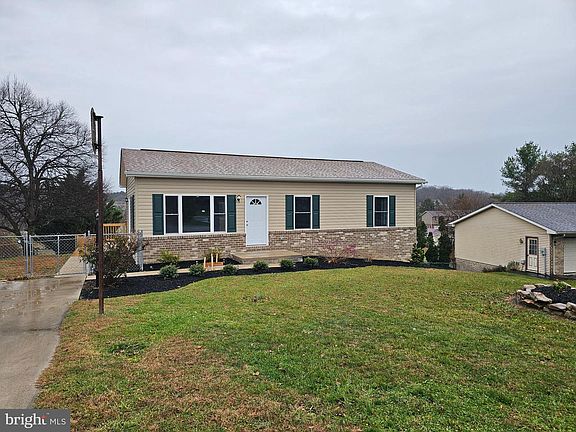 2nd image of 1920 Maylinn Dr