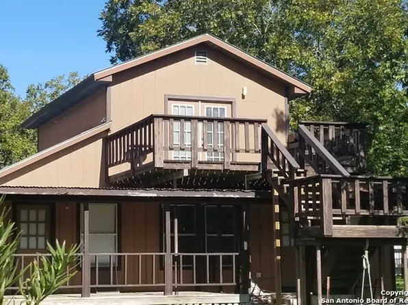 239 LAKESHORE DR, Bandera, TX 78003