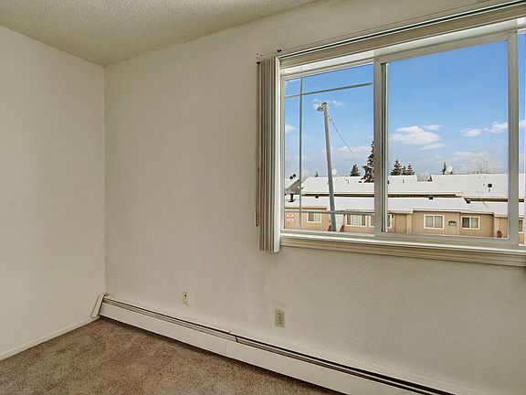 Conifer Grove Apartments - Bedroom