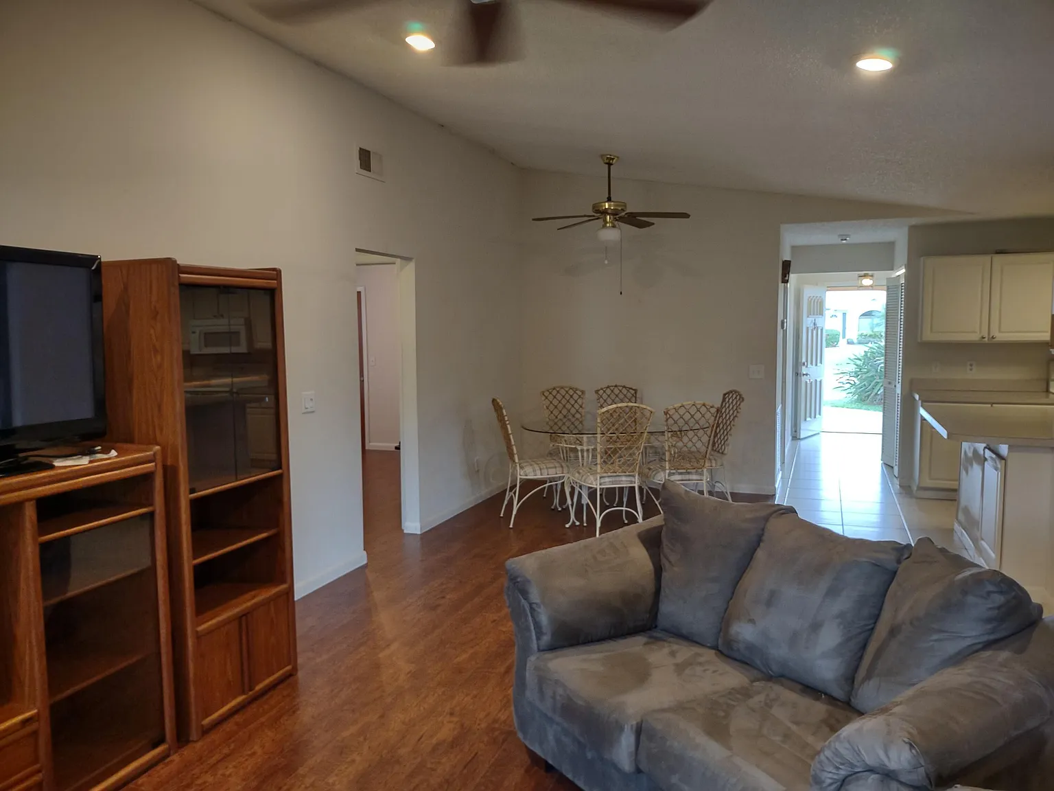 3 bed, 2.0 bath, 1772 sqft, $2,450 — Photo 3
