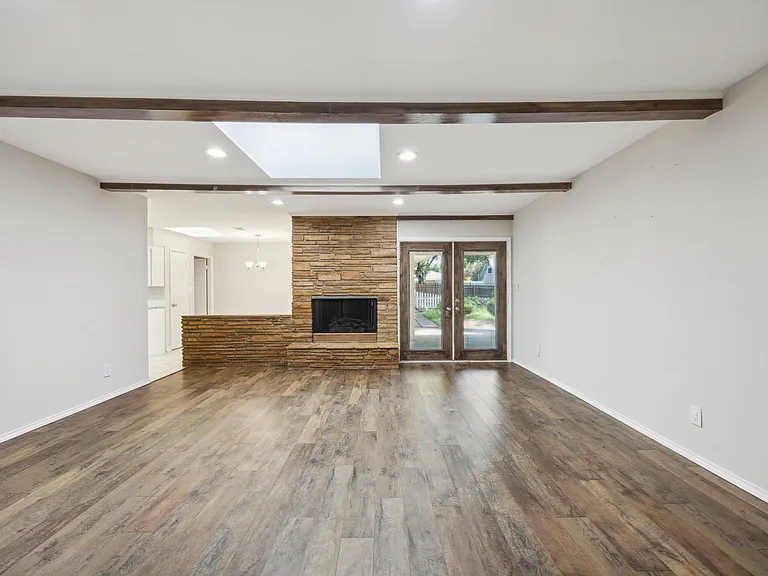 1725 Northcrest Dr — Photo 6