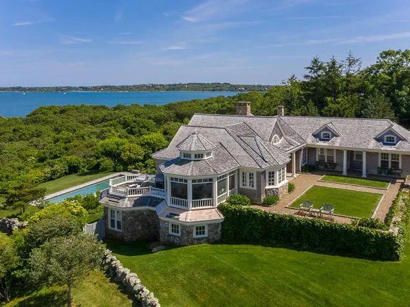 7 Clay Pit Ln, Aquinnah, MA 02535