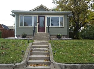 808 6th St NE, Devils Lake, ND 58301