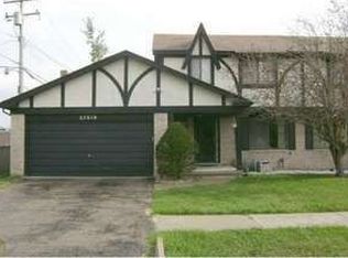 27610 Goldengate Dr W, Lathrup Village, MI 48076