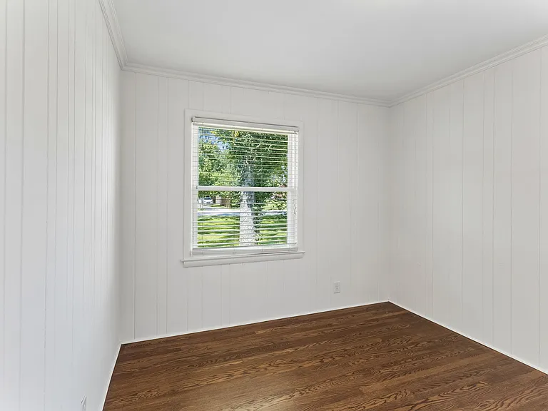 907 Westchester Dr — Photo 17