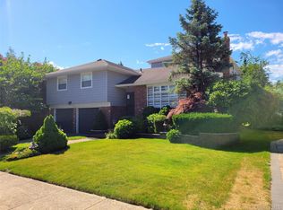 650 Prescott Pl, Valley Stream, NY 11581