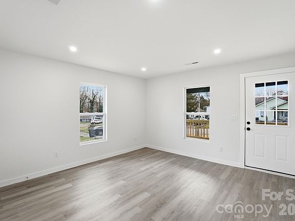 4th image of 512 3rd St