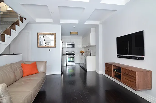 Sold by Prime Realty | media 4