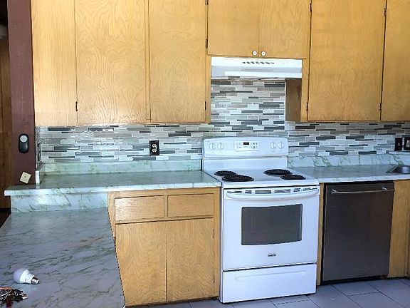 4th image of 618 Glorene Ave