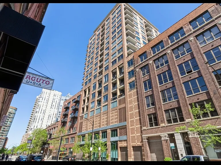 400 W Ontario St #507 — Photo 1