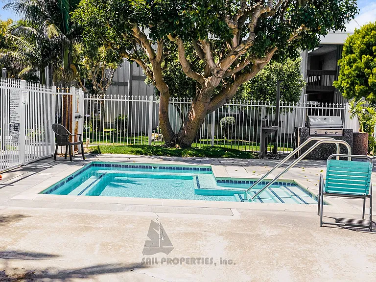 17072 Pch #104 — Photo 12