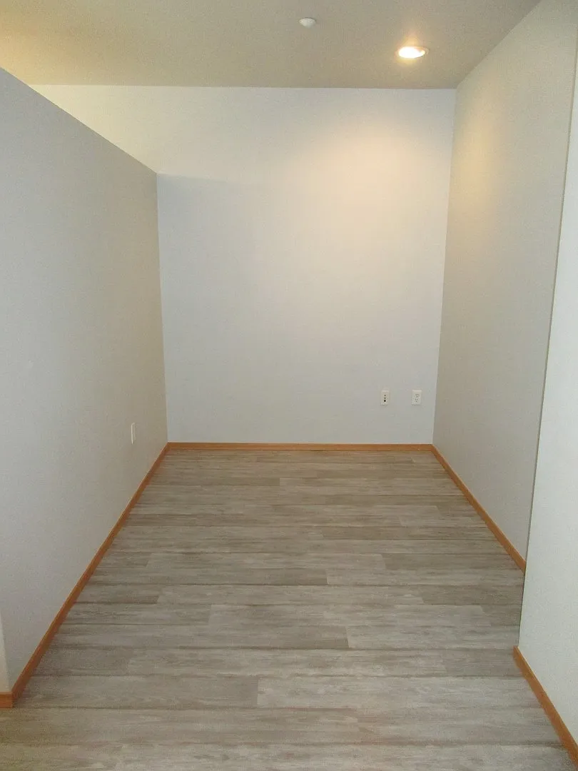 The Lexis - 1 bed/1 bath Pearl District condo w/parking/balcony/some utilities — Photo 2