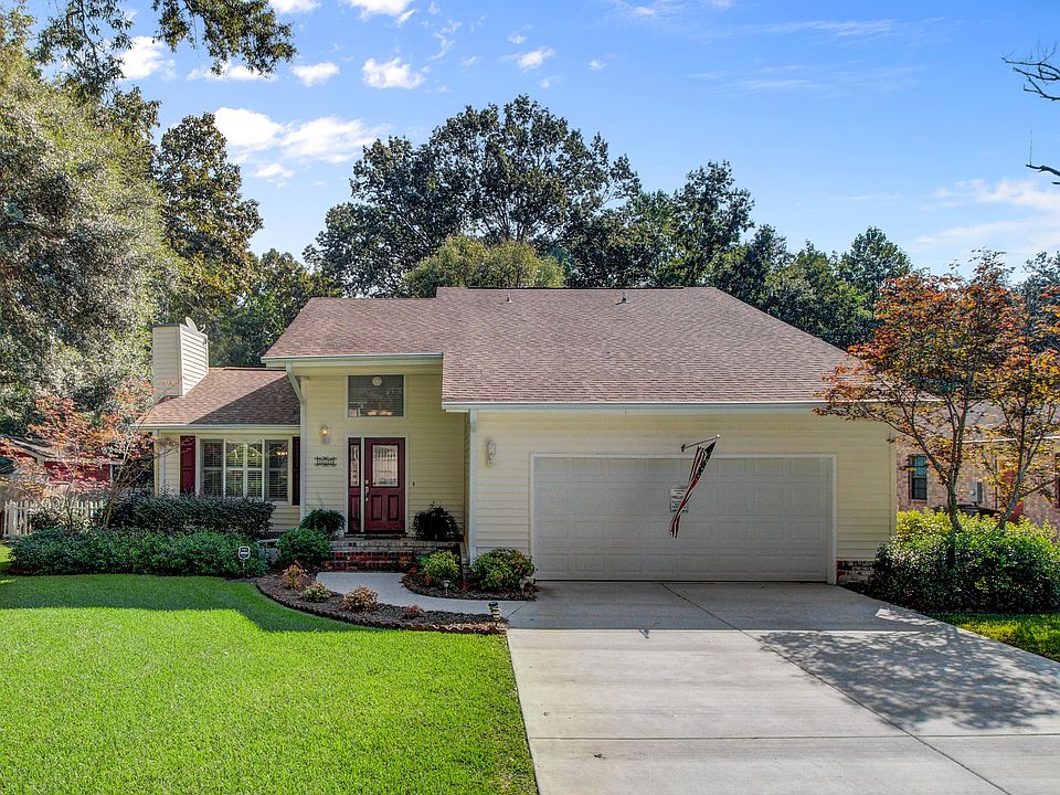 1st image of 105 Blue Heron Dr