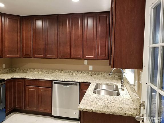 2nd image of 938 Ivy Ln