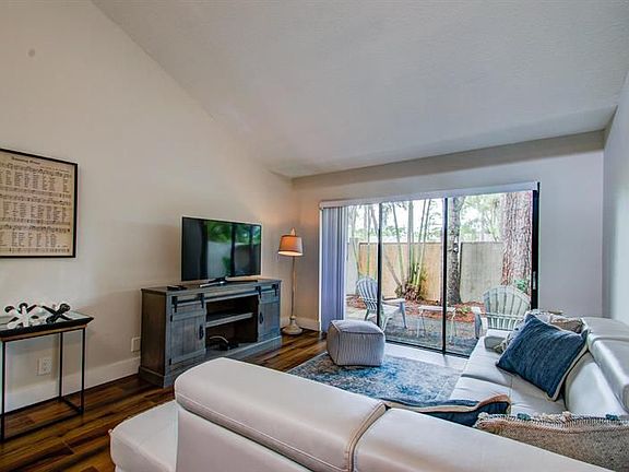 4th image of 212 Wood Dale Dr