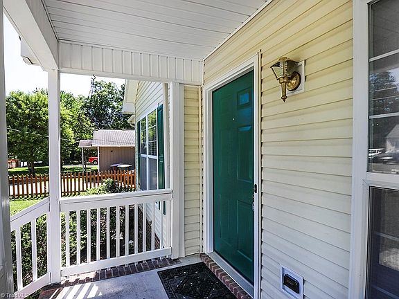 2nd image of 2319 Newton St