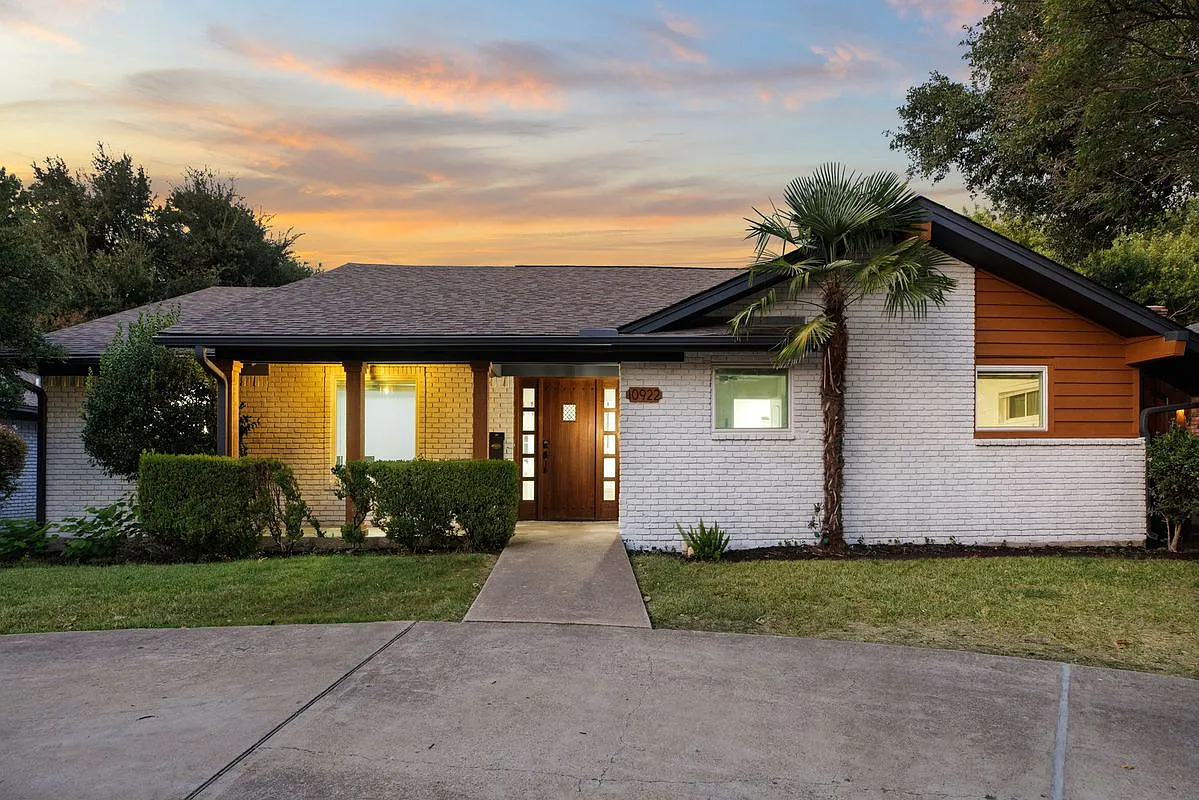 4 bed, 2.5 bath, 2496 sqft, $4,500 — Photo 3