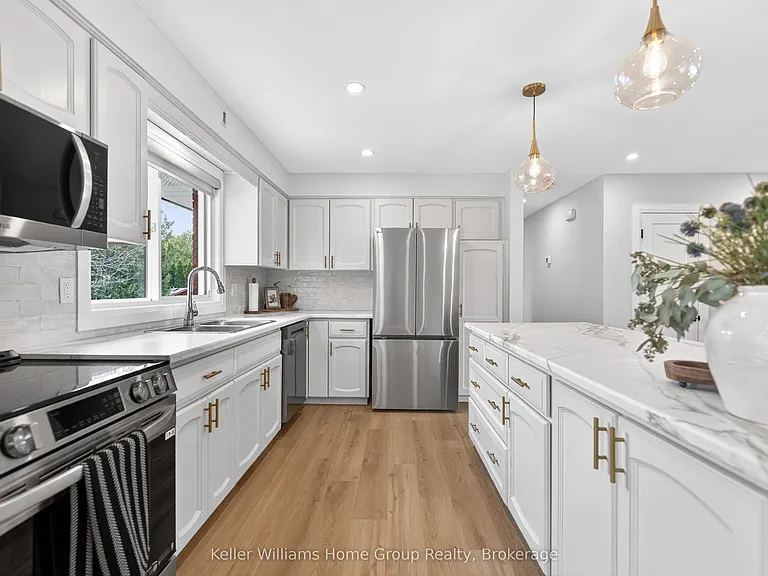 535 Elgin St — Photo 15
