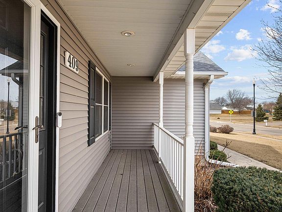 3rd image of 409 W Pinehurst Dr